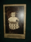 Стариный кабинет-портрет:Ребенок в детском стуле для кормления,паспарту-модерн,до 1917г.