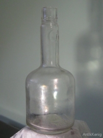 Старое стекло Кёнигсберга Бутылка из прозрачного стекла с надписью на донышке J. A. GILKA BERLIN